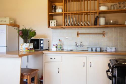 Kitchen, Kunje Guesthouse in Citrusdal