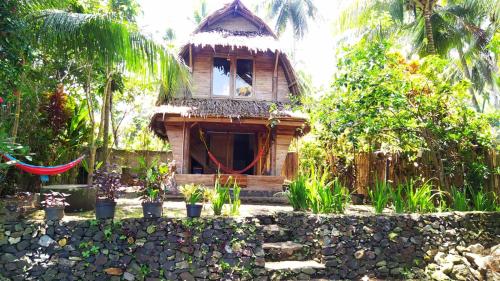 Rumah Saung Batukaras Pangandaran