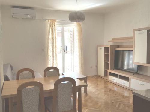 Apartment Magdalena AS7 with terrace and BBQ - image 6