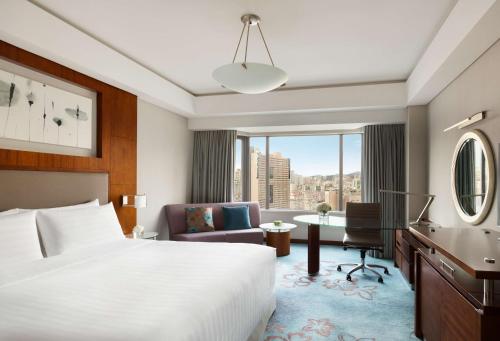 Deluxe King Room - City Wing image 2