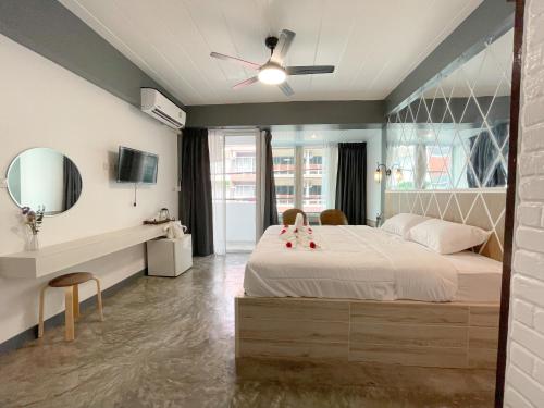 room detail thumbnail 1