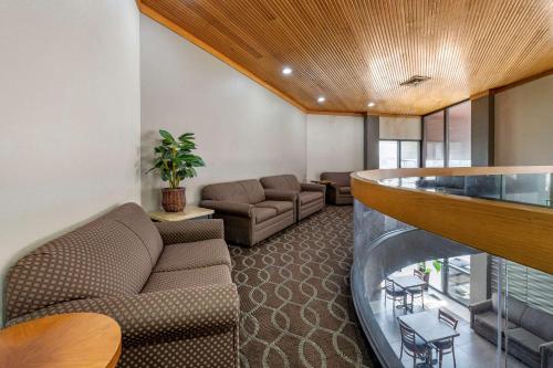 Suburban Extended Stay Hotel - image 5