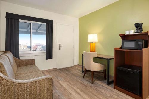 Ebb Tide Lodge - image 13
