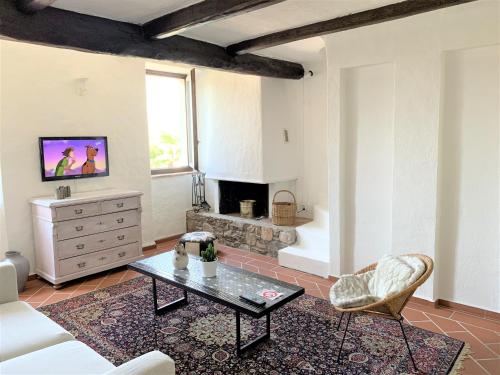  Caslano: 2.5 Zi-Dachwohnung im rustikalen-modernen Stil in Caslano