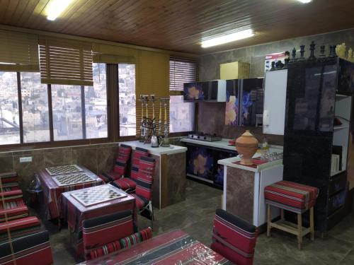 ห้องอาหาร, Success Hostel in นาบลุส