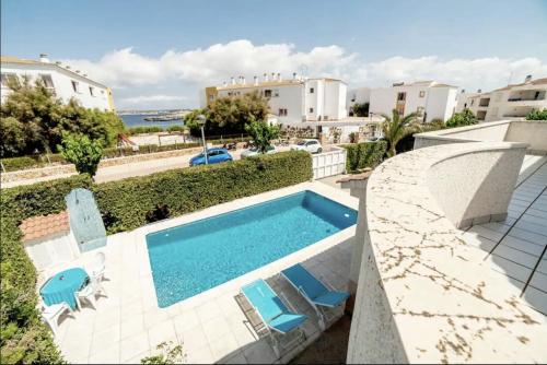 Villa with pool in Cala Blanca with sea views