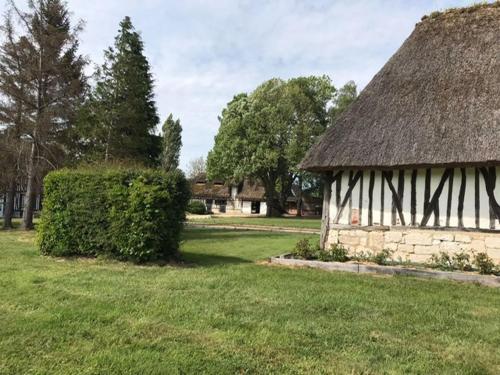 La Gloriette gîte situé Dans La propriété Dun magnifique manoir