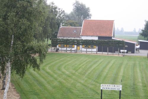 入口, De Nieuwe Stal in 托倫