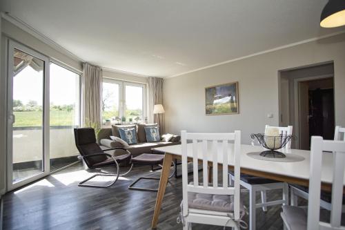 strandnah mit Balkon, gratis Nutzung vom AHOI Erlebnisbad und Sauna in Sellin - Strandhaus Mönchgut FeWo11, Lobbe (foto 9)