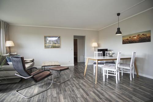 strandnah mit Balkon, gratis Nutzung vom AHOI Erlebnisbad und Sauna in Sellin - Strandhaus Mönchgut FeWo11, Lobbe (foto 10)