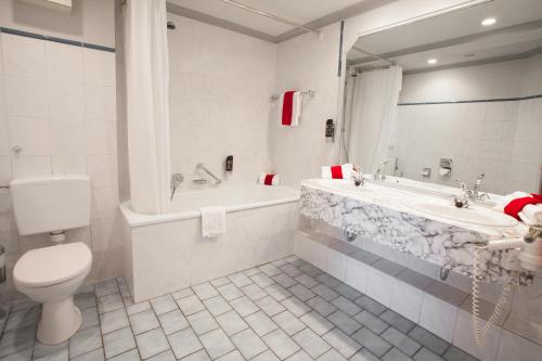 Centro Hotel Royal - image 11