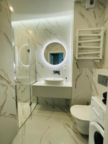 One-Bedroom Apartment image 7