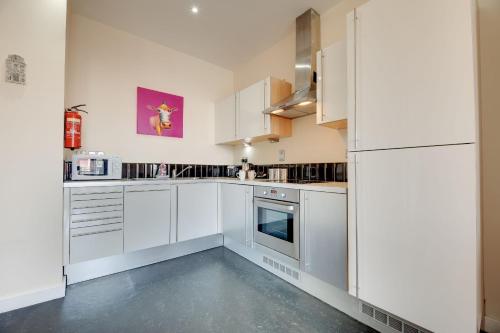 Week2Week Spacious Newcastle Apartment - image 7