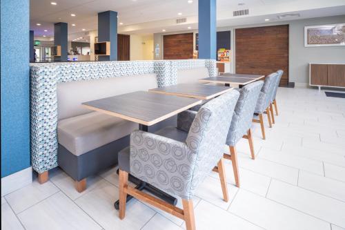 Étterem, Holiday Inn Express & Suites Brevard - City Center By IHG in Brevard