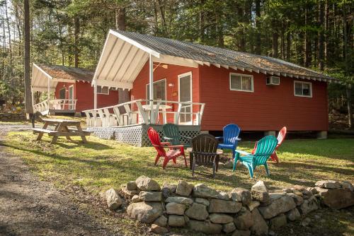 Trekker, Treehouses cabins and lodge rooms