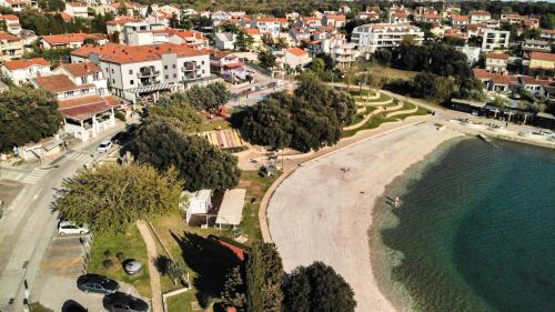 Apartment Anchora - near family-friendly beach