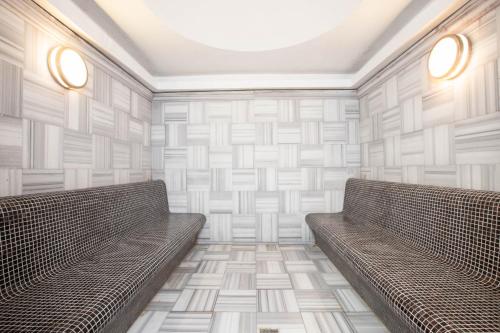 New Park Hotel - image 11