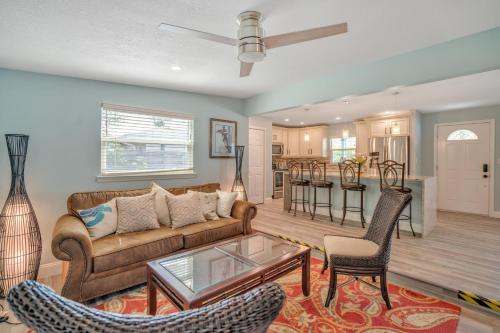 Three-Bedroom House room in Private Cozy Sarasota Home home