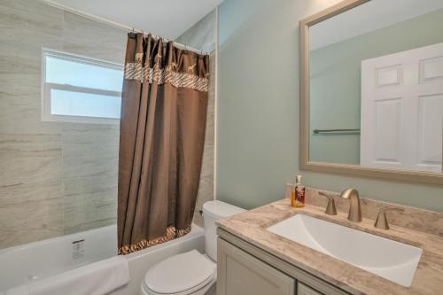 Three-Bedroom House image 9