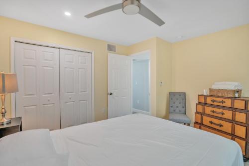 Three-Bedroom House image 6