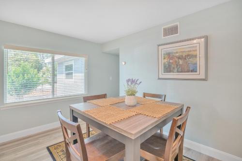Private Cozy Sarasota Home home - image 3