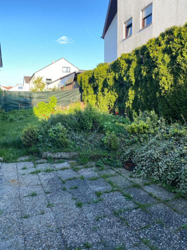 Kert, nJoy! Monteurhaus in Altbach mit Garten & Balkon in Altbach