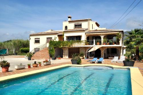 VILLA ANA con piscina gîte à louer Casas Jara
