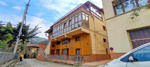 4 bedrooms, 5 beds