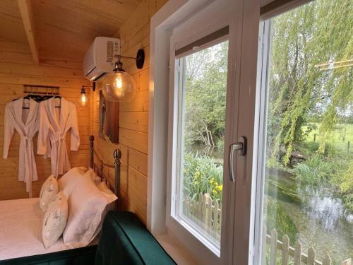 Willow Tree Lodge - Cosy lodge in the heart of the Kent countryside