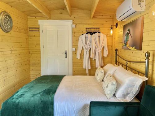 Willow Tree Lodge - Cosy lodge in the heart of the Kent countryside