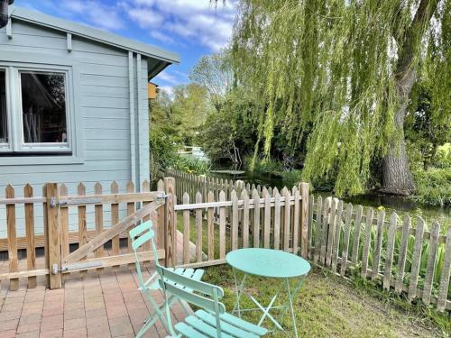 Willow Tree Lodge - Cosy lodge in the heart of the Kent countryside