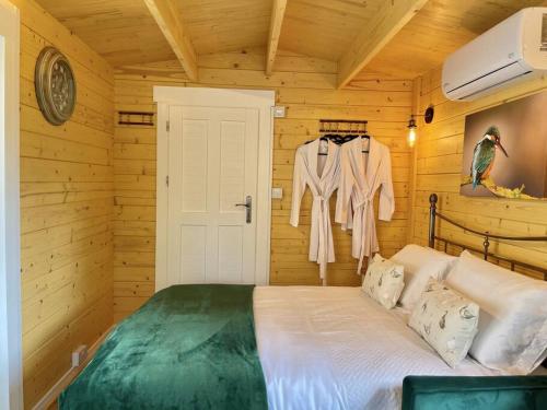 Willow Tree Lodge - Cosy lodge in the heart of the Kent countryside