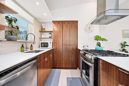 The Guava Door - Cheerful Mid-Century - big yard, free parking in Austin, USA