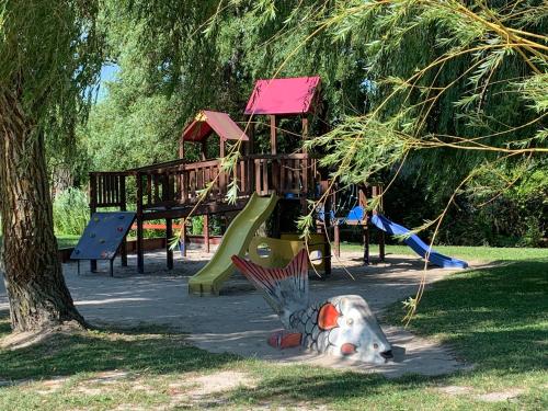 Playground, Laszlo Nyaralohaz in Balatonfenyves