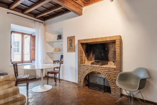 Colosseo & Fori imperiali Wooden Flat 2