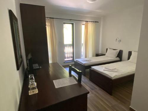 2 twin beds