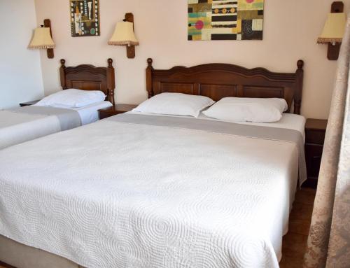 Three-Bedroom Apartment with Balcony and Sea View - Mansard room in Family Hotel Apolonia
