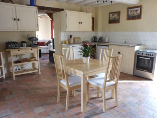 Closerie Les Roches - Charming and spacious 2 bedroom cottage