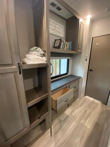 Cozy RV Experience w/POOL+SPA Near Lake Conroe