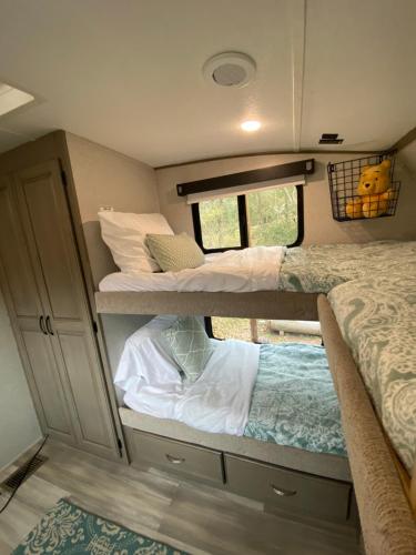 Cozy RV Experience w/POOL+SPA Near Lake Conroe