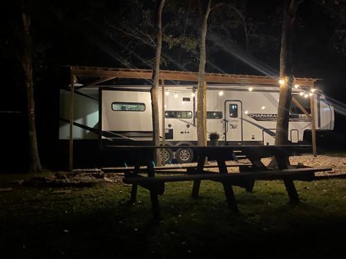 Cozy RV Experience w/POOL+SPA Near Lake Conroe