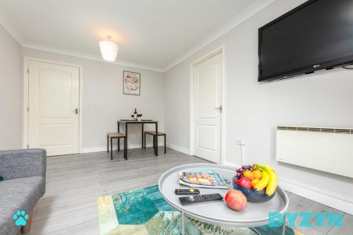 BayView - 2 Bed Apartment With Parking - Long Stay Discounts - By DYZYN - image 13