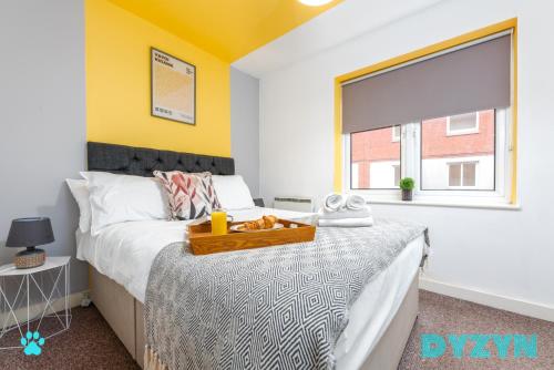 BayView - 2 Bed Apartment With Parking - Long Stay Discounts - By DYZYN - main image