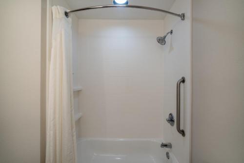 Holiday Inn Express Hotel & Suites Talladega by IHG in Talladega, USA