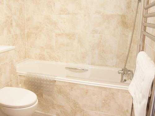 Ellingham Self-Catering Cottages - image 7