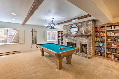 Luxe Garden-Level Apartment with Sauna and Gym! in Colorado Springs, USA