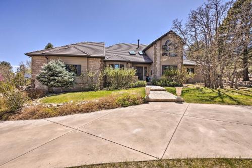 Luxe Garden-Level Apartment with Sauna and Gym! in Colorado Springs, USA