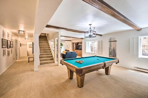 Luxe Garden-Level Apartment with Sauna and Gym! in Colorado Springs, USA