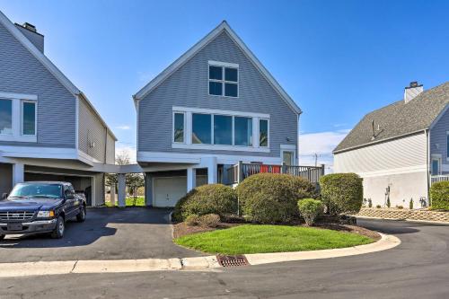 Welcoming Port Clinton Home with Private Deck! in Port Clinton, USA
