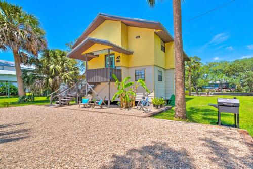 Sunny Side Up Canal-Front Getaway with Dock! in Cedar Key (FL)